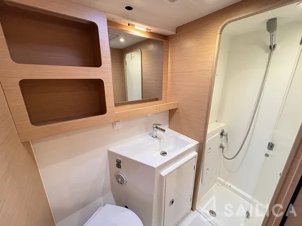 Lagoon 42 - Photo #75 Lagoon 42 - Yacht Charter Sailica