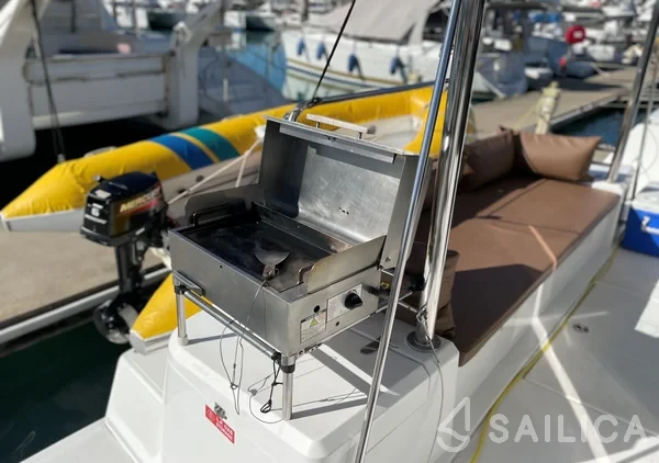 Bali 4.1 - Yacht Charter Sailica