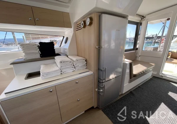 Bali 4.1 - Yacht Charter Sailica