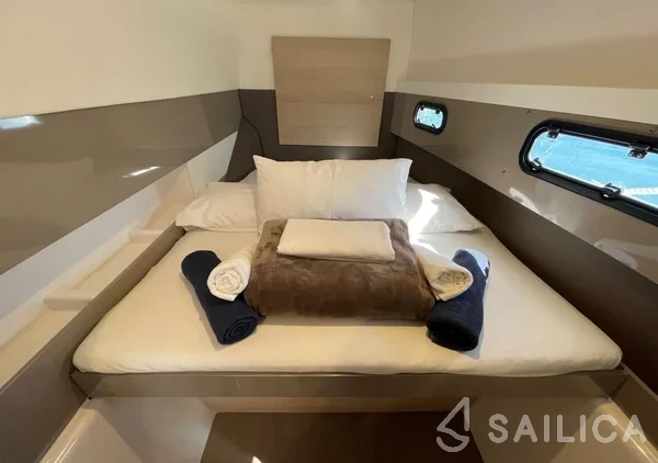 Bali 4.1 - Yacht Charter Sailica