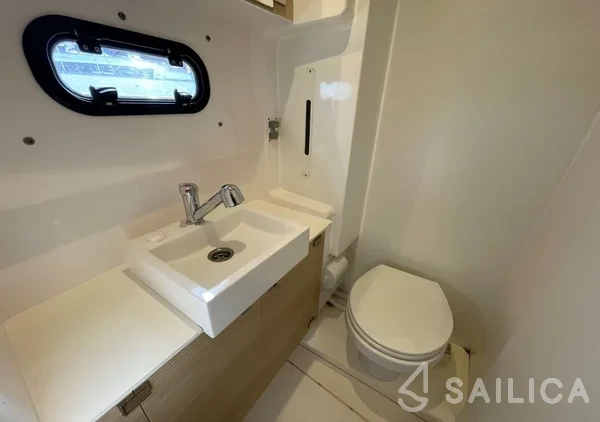 Bali 4.1 - Yacht Charter Sailica