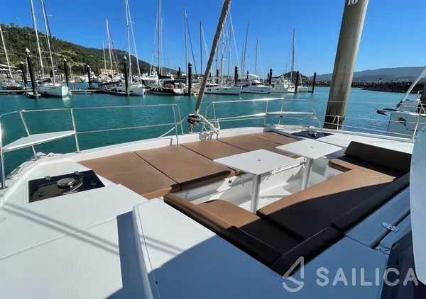 Bali 4.1 - Yacht Charter Sailica