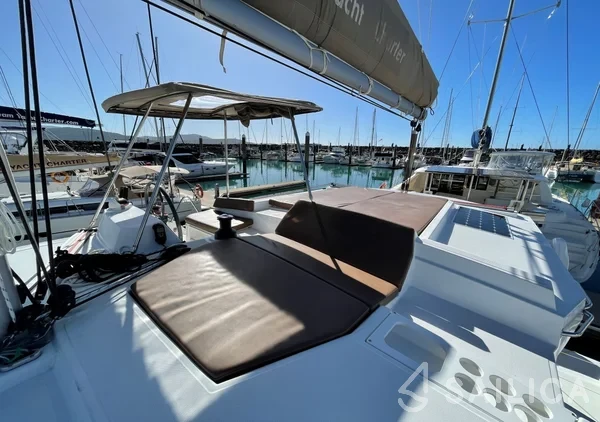 Bali 4.1 - Yacht Charter Sailica
