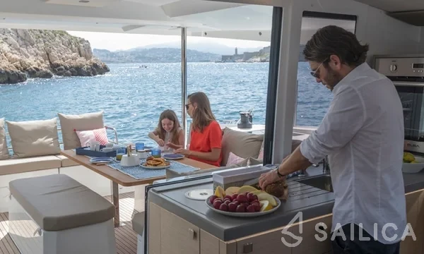 Astréa 42 - Yacht Charter Sailica