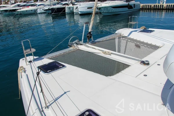 Lagoon 42 - Yacht Charter Sailica