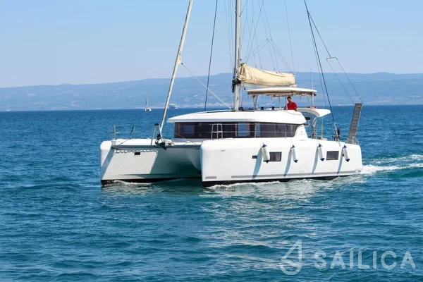 Lagoon 42 - Yacht Charter Sailica