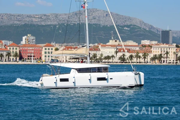 Lagoon 42 - Yacht Charter Sailica