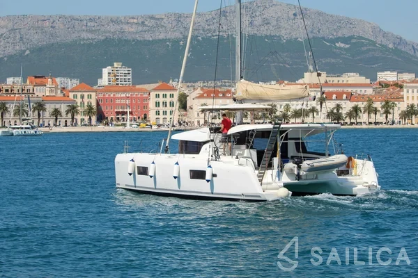 Lagoon 42 - Yacht Charter Sailica