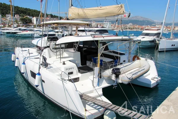 Lagoon 42 - Yacht Charter Sailica