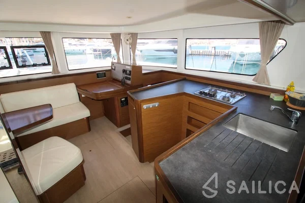 Lagoon 42 - Yacht Charter Sailica