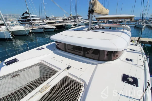 Lagoon 42 - Yacht Charter Sailica