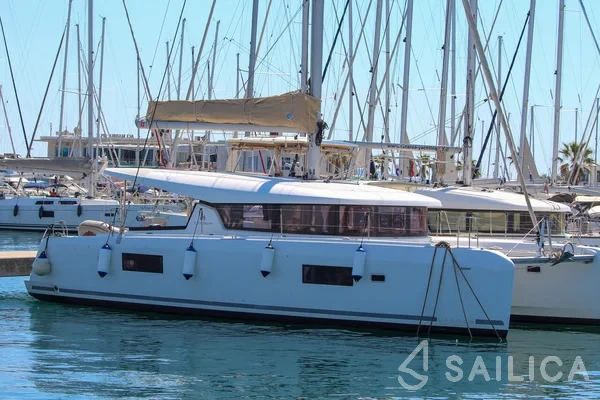 Lagoon 42 - Yacht Charter Sailica