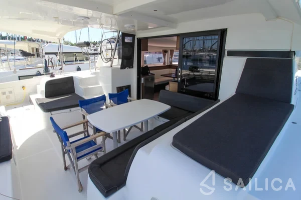 Lagoon 42 - Yacht Charter Sailica