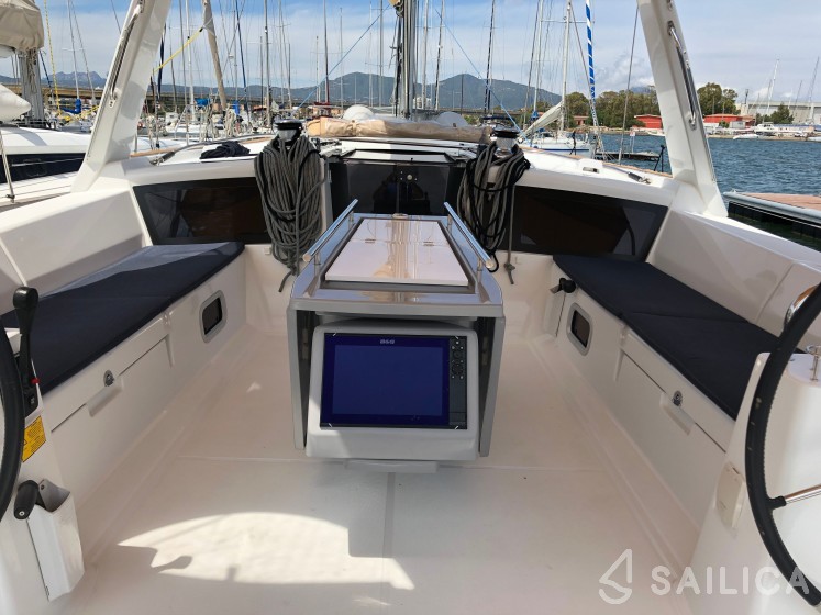 Oceanis 48 - Yacht Charter Sailica