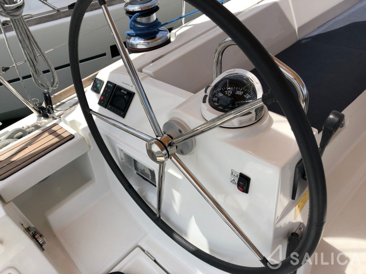 Oceanis 48 - Yacht Charter Sailica