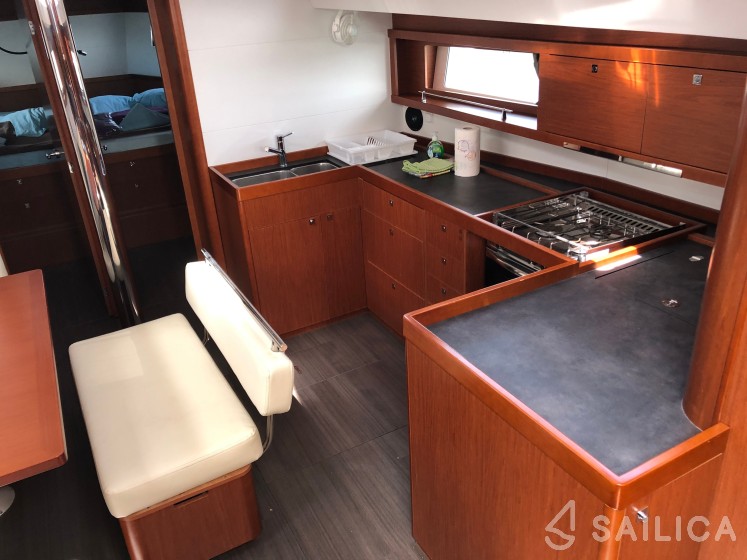 Oceanis 48 - Yacht Charter Sailica