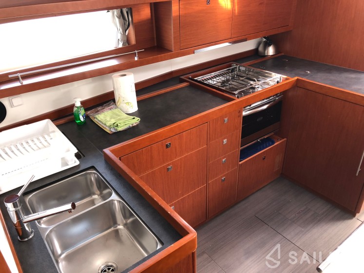 Oceanis 48 - Yacht Charter Sailica