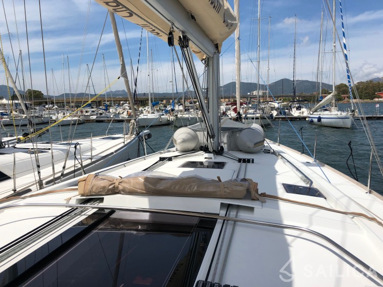 Oceanis 48 - Yacht Charter Sailica