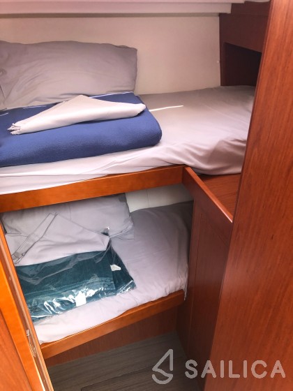 Oceanis 48 - Yacht Charter Sailica