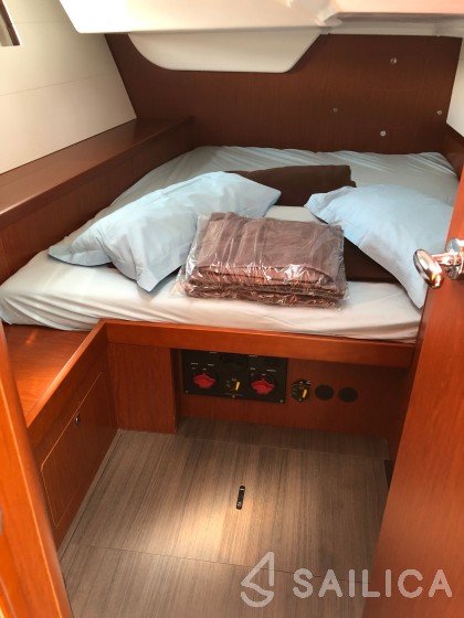 Oceanis 48 - Yacht Charter Sailica