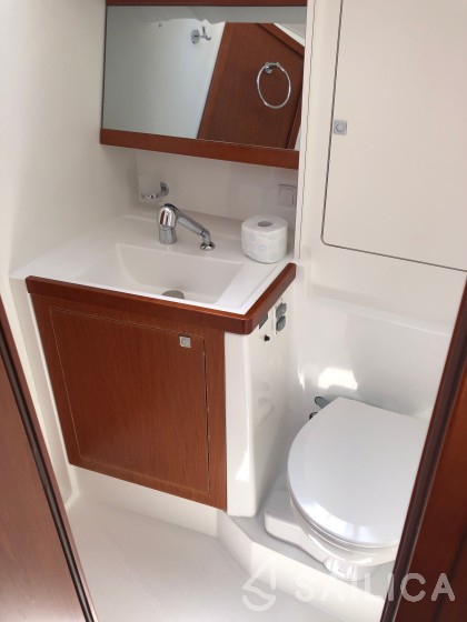 Oceanis 48 - Yacht Charter Sailica