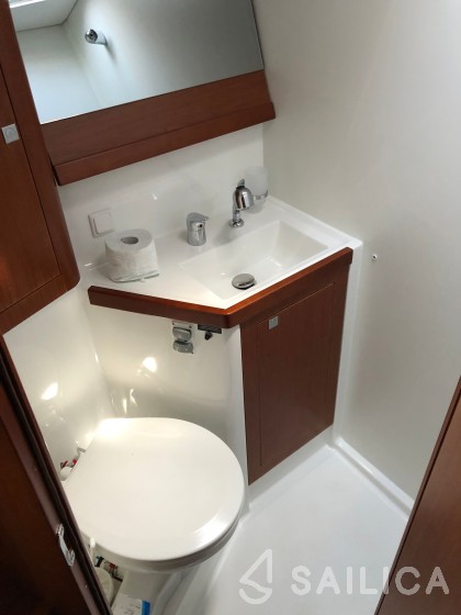 Oceanis 48 - Yacht Charter Sailica