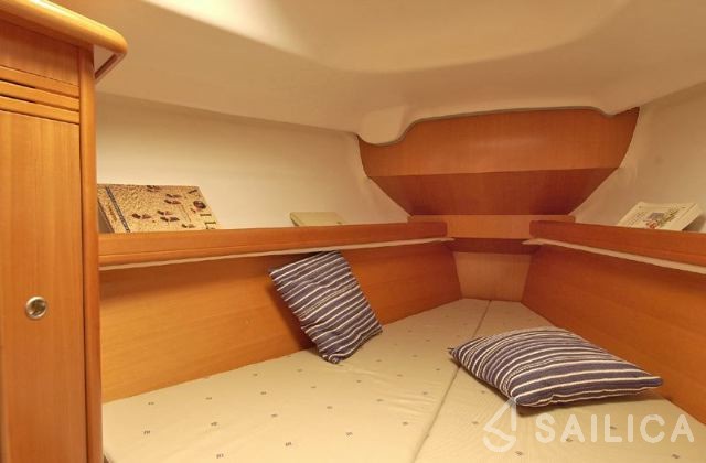 First 31.7 - Yacht Charter Sailica