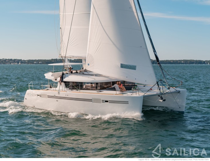 Lagoon 450 S - 4 + 2 cab. - Yacht Charter Sailica