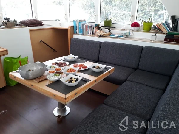 Lagoon 500 - Yacht Charter Sailica
