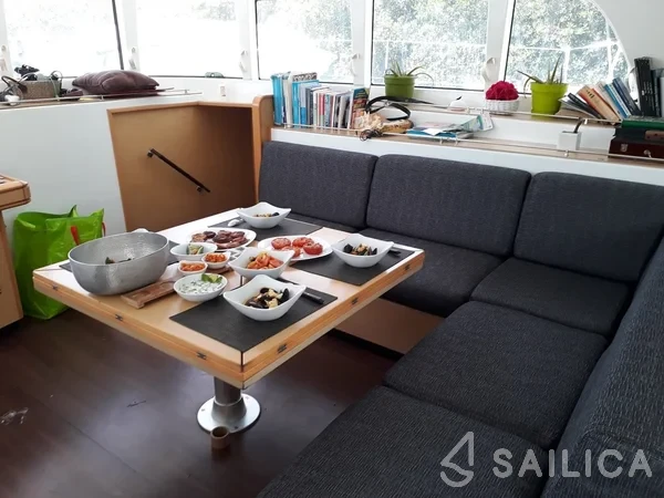Lagoon 500 - Yacht Charter Sailica