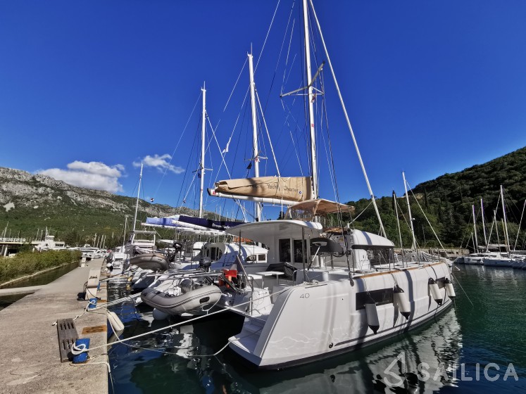 Lagoon 40 - Yacht Charter Sailica