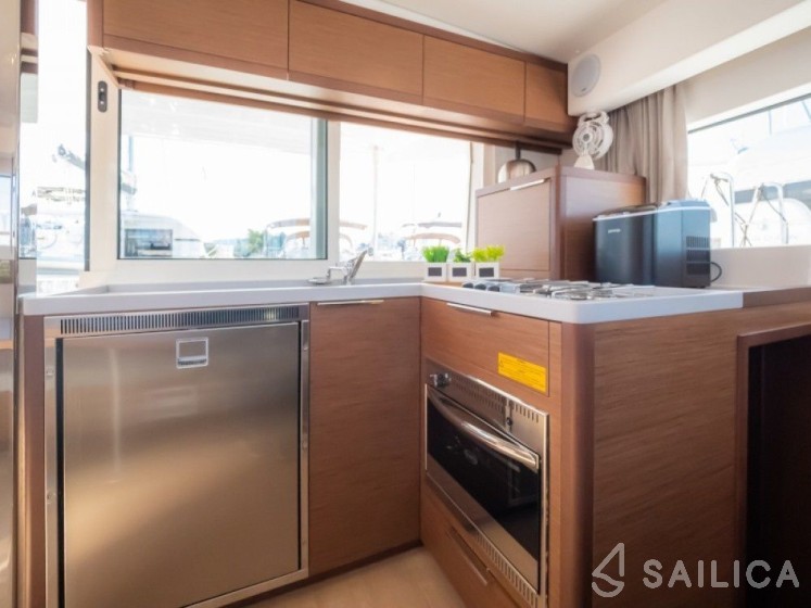 Lagoon 40 - Yacht Charter Sailica