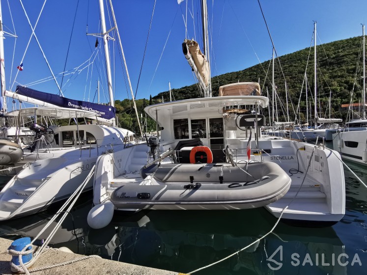 Lagoon 40 - Yacht Charter Sailica