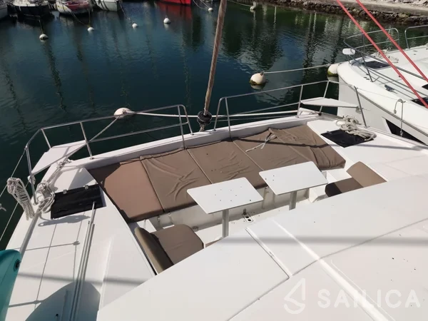 Bali 4.1 - Yacht Charter Sailica