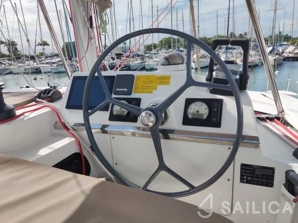 Bali 4.1 - Yacht Charter Sailica
