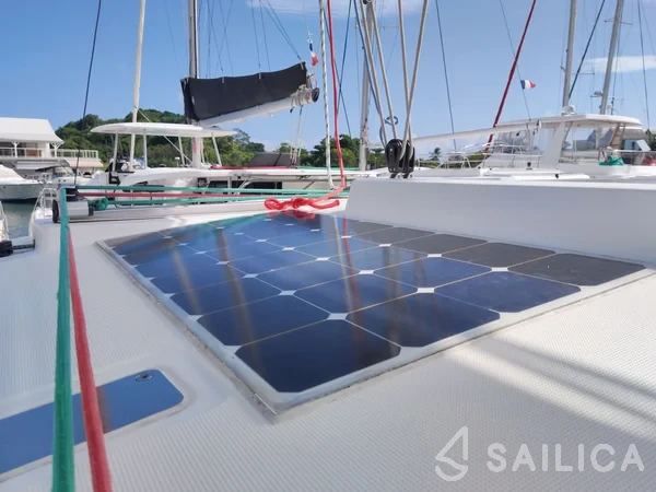 Bali 4.1 - Yacht Charter Sailica