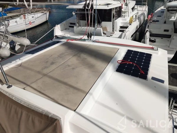 Bali 4.1 - Yacht Charter Sailica