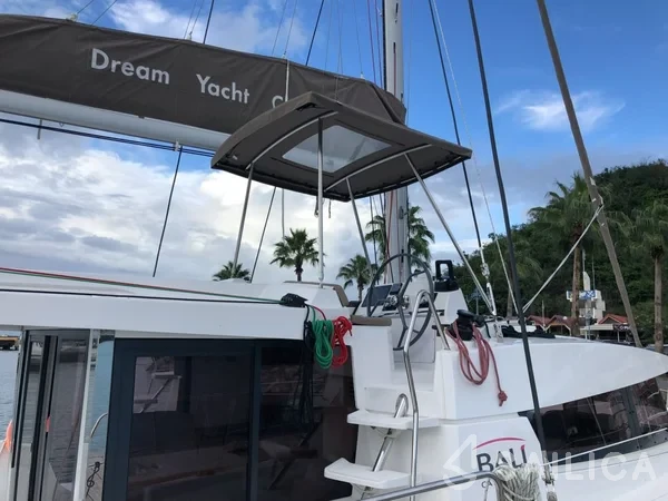 Bali 4.1 - Yacht Charter Sailica