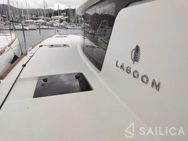 Lagoon 52F - Yacht Charter Sailica
