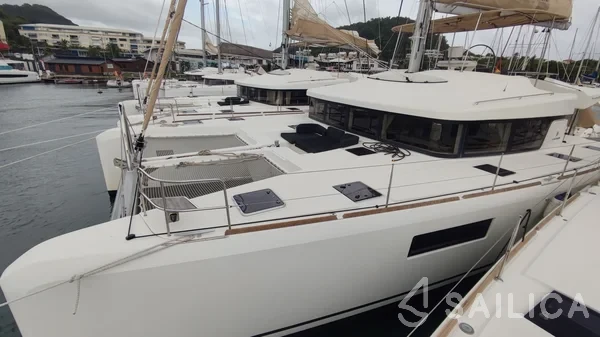 Lagoon 52F - Yacht Charter Sailica