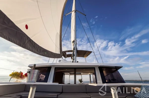 Bali 4.3 - Yacht Charter Sailica