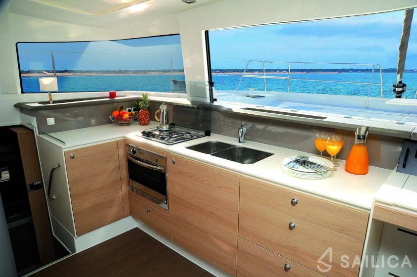 Bali 4.3 - Yacht Charter Sailica