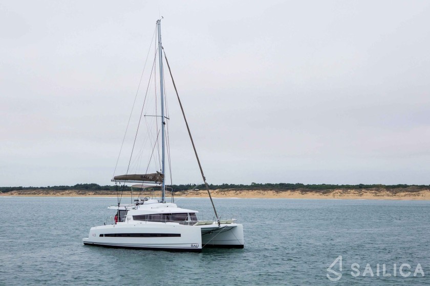 Bali 4.3 - Yacht Charter Sailica