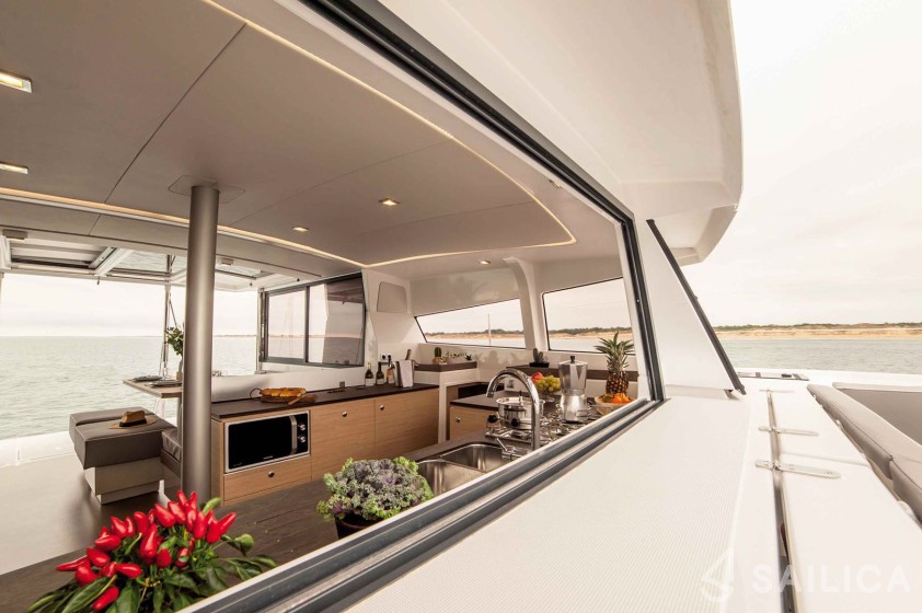 Bali 4.3 - Yacht Charter Sailica