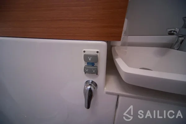 Dufour 520 GL - Yacht Charter Sailica