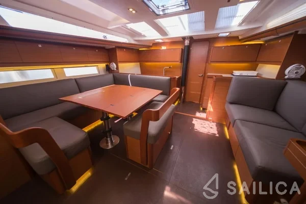 Dufour 520 GL - Yacht Charter Sailica