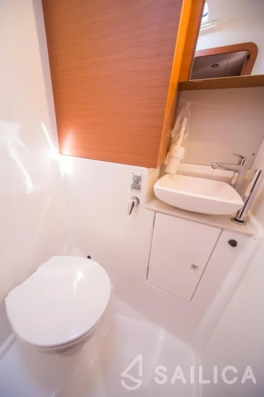 Dufour 520 GL - Yacht Charter Sailica