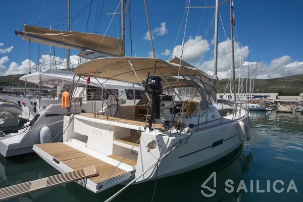 Dufour 520 GL - Yacht Charter Sailica