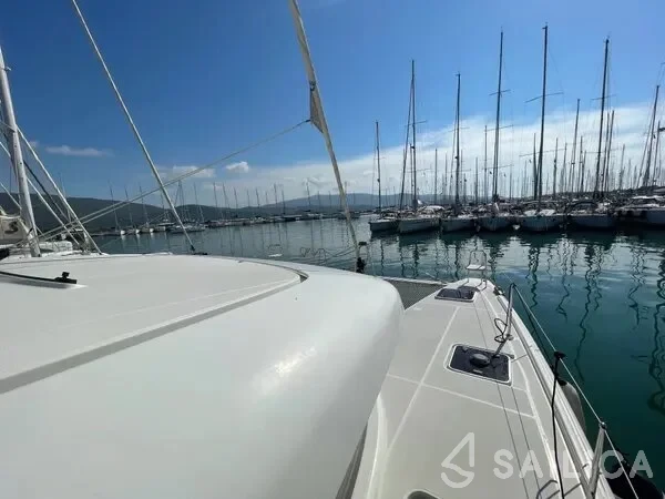 Lagoon 42 - Yacht Charter Sailica
