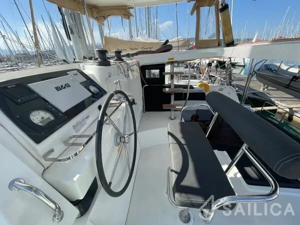Lagoon 42 - Yacht Charter Sailica
